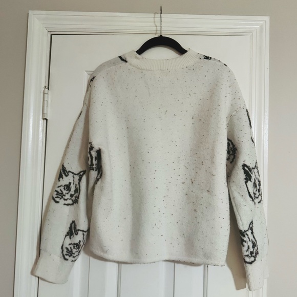 👑 SIZE SMALL H&M Divided Black and White Cat Print Sweater - Picture 6 of 9
